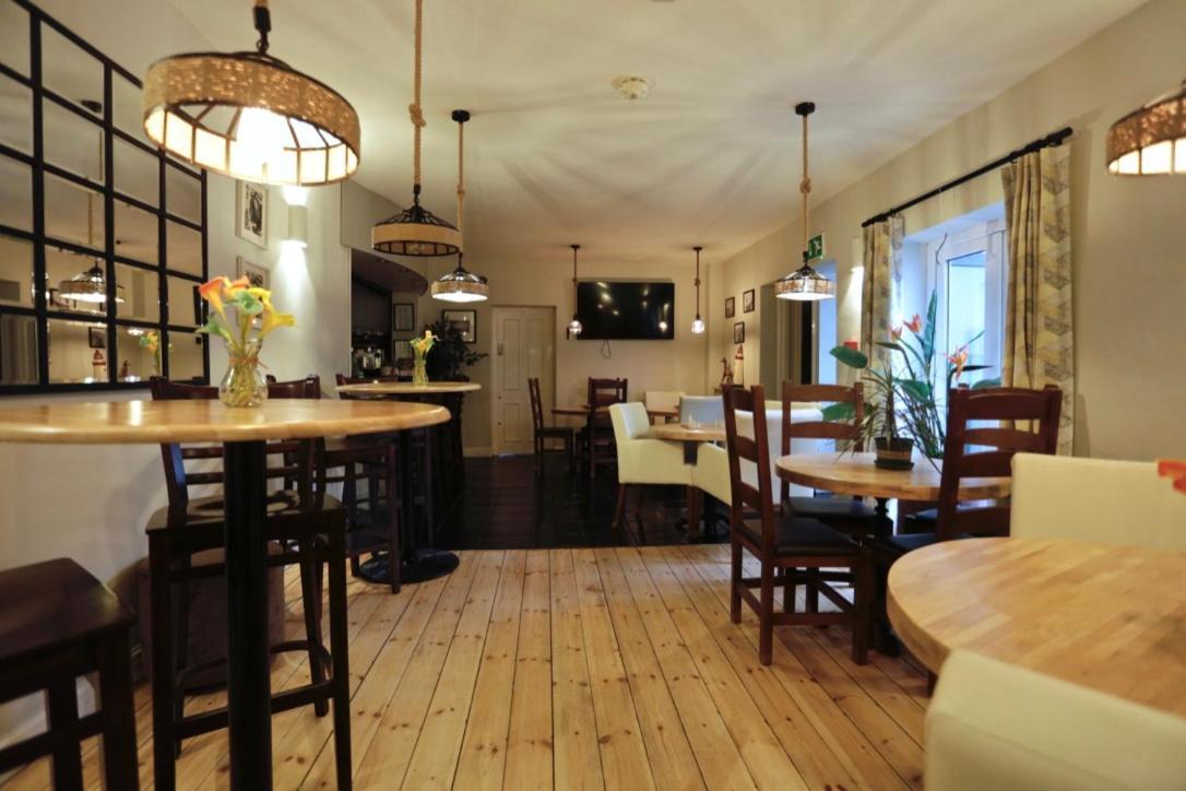 The Dolphin Hotel אקסמות' מראה חיצוני תמונה